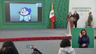AMLO presentando a Benito Bodoque en conferencia