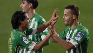 Lainez y Canales celebran un gol vs Celta de Vigo