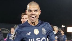 Pepe durante un partido con Porto