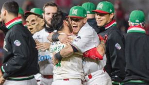 Jugadores mexicanos tras conseguir el pase a semifinales en la Serie del Caribe