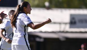 Dinora Garza festeja un gol Pumas 