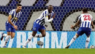 Jugadores del Porto festejan gol ante los Bianconeris