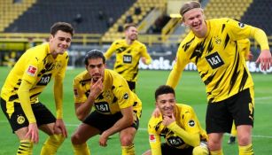 Jugadores del Borussia Dortmund festejando un gol a favor