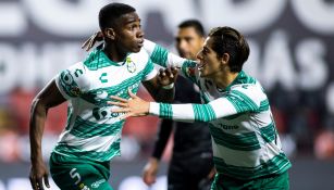 Jugadores de Santos celebran gol vs Xolos