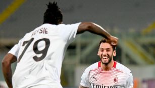 Calhanoglu festejando un gol a favor del Milan