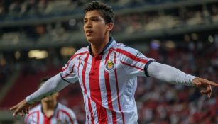 Ángel Zaldívar festejando un gol a favor de Chivas