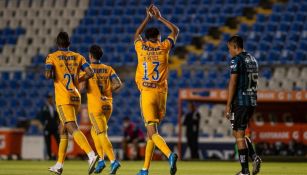 Diego Reyes festeja el gol del triunfo 
