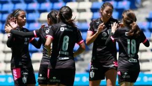 Jugadoras de Rayadas de Monterrey en un partido de la Liga MX Femenil