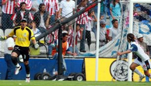 Miguel Calero celebrando el gol del triunfo ante Chivas