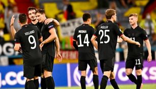 Jugadores alemanes celebran un gol vs Hungría