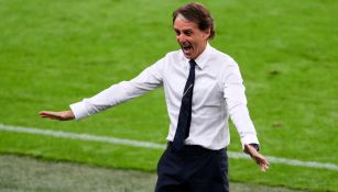 Roberto Mancini festeja un gol de Italia en la Euro