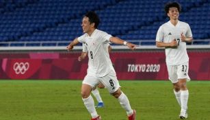 Koji Miyoshi celebrando un gol vs Francia