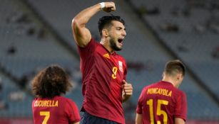 Jugadores de España celebran ante Costa de Marfil