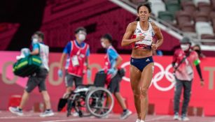 Tokio 2020: Heptatleta británica rechazó silla de ruedas para concluir lesionada su carrera