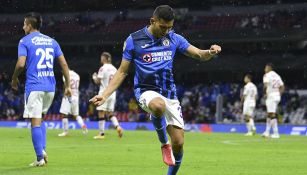 Orbelín Pineda festeja un gol con Cruz Azul