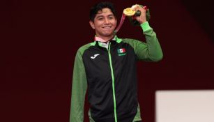 Juan Diego García posa con la medalla de Oro