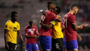 Jugadores de Costa Rica y Jamaica tras su duelo en el Octagonal Final