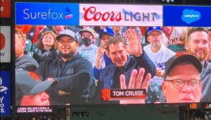 Tom Cruise junto a los fans del beisbol