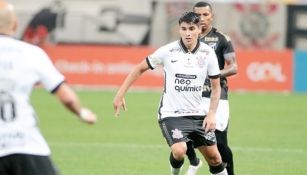 Ángelo Araos en acción con el Sport Club Corinthians Paulista