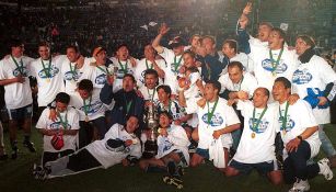 Jugadores de Pachuca festejan el título de 1999