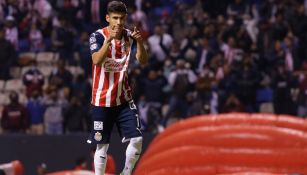 Uriel Antuna reacciona durante juego con Chivas