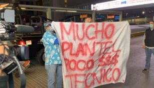 Rayados de Monterrey es recibido con protestas de aficionados