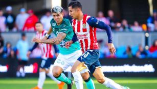 Chivas jugando partido amistoso en Estados Unidos ante León