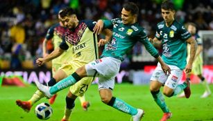 América y León jugando partido de Liga MX en el Apertura 2021