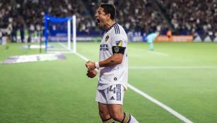 Chicharito festejando gol con LA Galaxy en la MLS