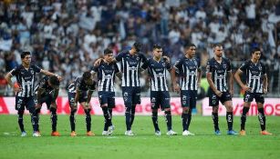 Jugadores del Monterrey durante los cobros de penalti ante San Luis