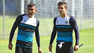 Brizuela y Pineda en un entrenamiento con Chivas