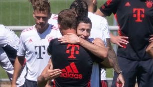 Lewandowski se despidió de sus compañeros con un abrazo