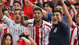 Aficionados de Chivas durante un partido