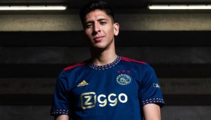 Edson Álvarez protagonizó la presentación del nuevo uniforme de visitante de Ajax 2022-23