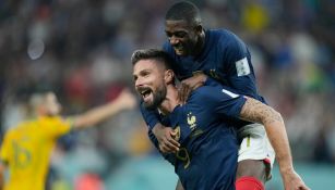 Olivier Giroud y Ousmane Dembélé celebran con Francia ante Australia en Qatar 2022