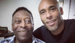 Edinho y Pelé en una reunión