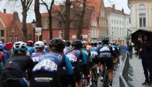 Accidente en Classic Brugge-De Panne: Ciclista aficionado queda herido después de intentar seguir el ritmo de los profesionales