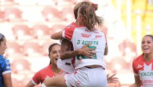 Las jugadoras de Necaxa Femenil celebran la victoria ante Puebla