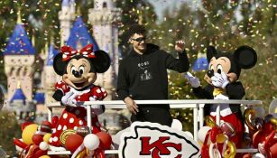 ¡Festejo a lo grande! Patrick Mahomes desfiló con su trofeo de Super Bowl en Disney