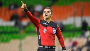 Chivas vs América: Fernando Hernández, árbitro para el Clásico Nacional de Liga MX