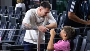 Messi se detuvo a firmar autógrafos y dar fotos en Miami