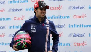 Sergio Pérez luce el casco que utilizará en el GP de México