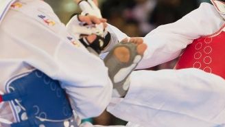 César Rodríguez en un combate de los -58kg