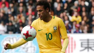 Neymar, en un duelo con Brasil