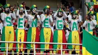 Aficionados de Senagal alientan a su equipo en la Copa del Mundo