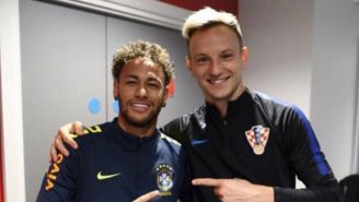 Neymar posa junto a Rakitic
