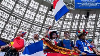 Aficionados franceses apoyan en las tribunas