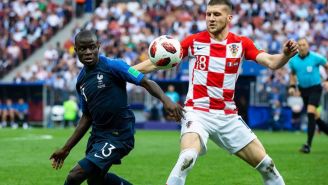 Pelea por el balón en el Francia vs Croacia