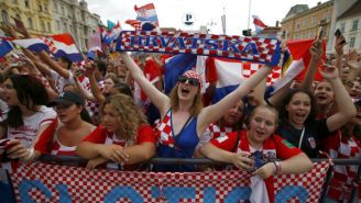 Fans croatas esperan la llegada de los jugadores