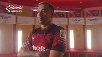 Rubens Sambueza luce la nueva playera de Toluca